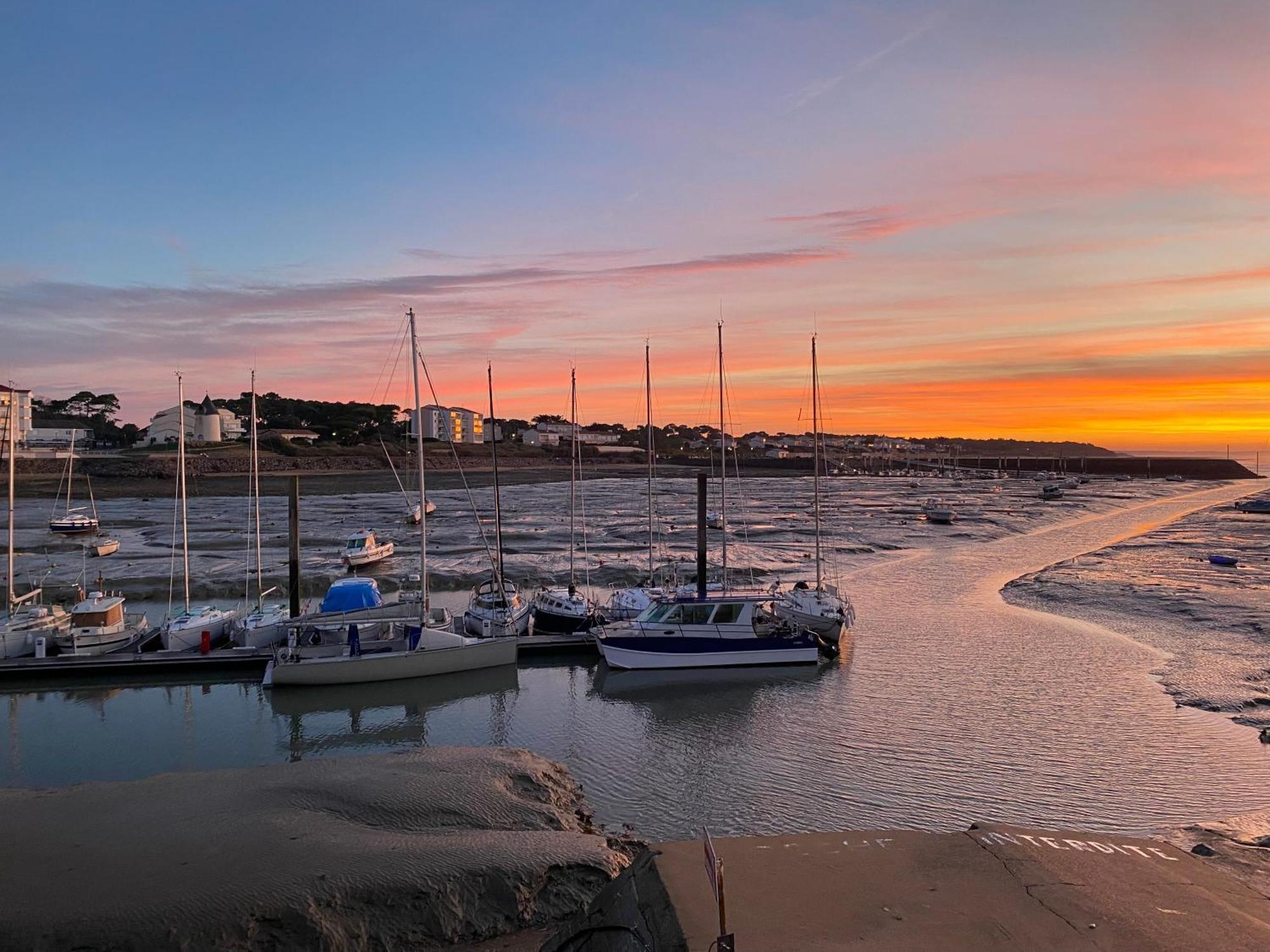 Appartement Vue Sur Mer Et Le Port Jard-sur-Mer Eksteriør billede